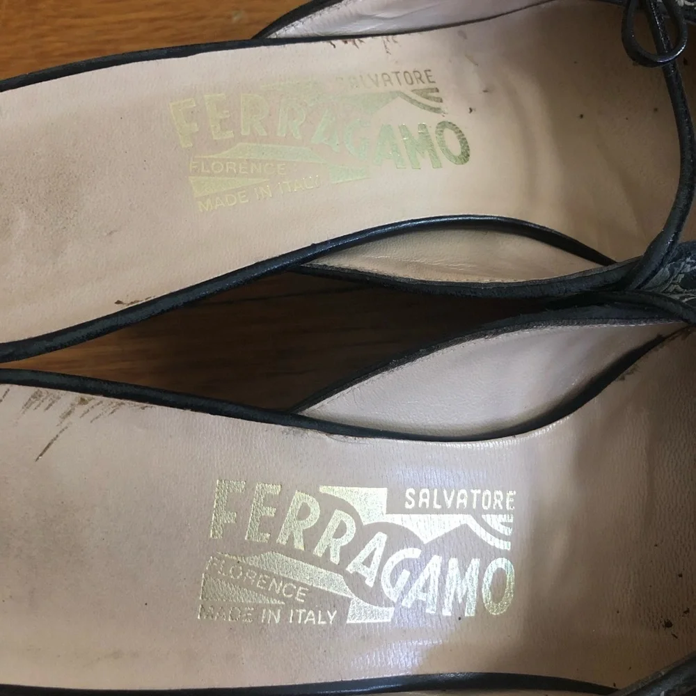 Vintage Ferragamo kitten heels - Picture 4 of 6